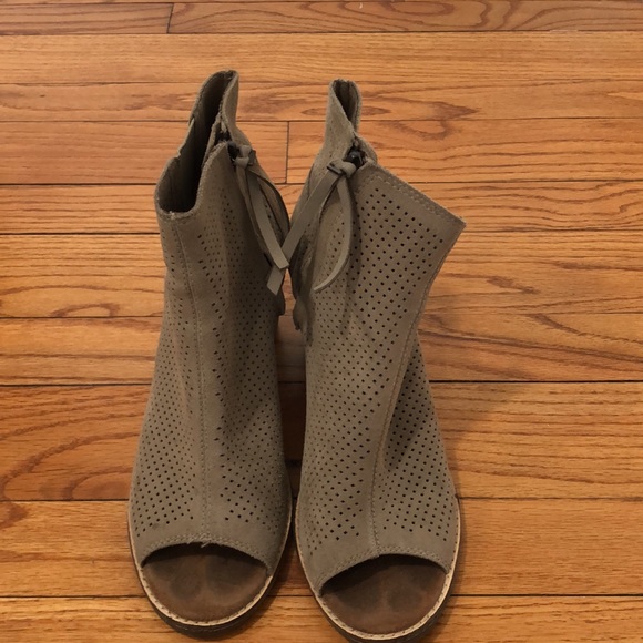 TOMS Majorca suede tan open toed boot size 8 - Picture 3 of 5